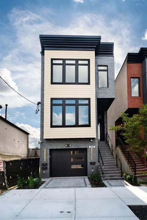103 Poplar St, Jersey City, NJ 07307