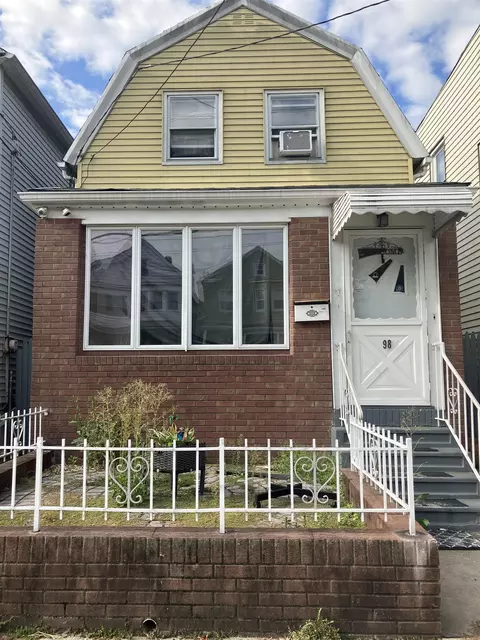 98 W 27th St, Bayonne, NJ 07002