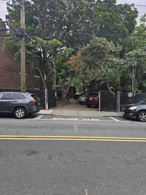 1512 Manhattan Ave, Union City, NJ 07087