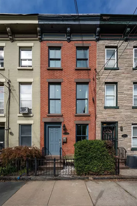 318 12 Pavonia Ave, Jersey City, NJ 07302