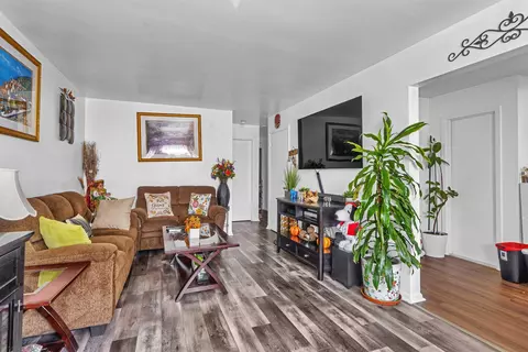 2 Raydol Ave, Secaucus, NJ 07094 photo 9
