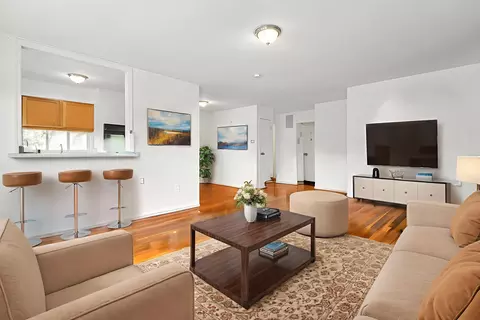 36 Briarwood Dr, Jersey City, NJ 07305