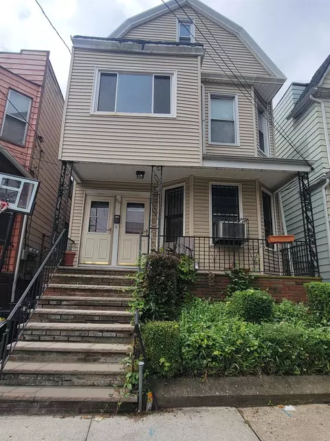 25 Dwight St, Jersey City, NJ 07305