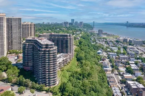 100 Carlyle Dr #3MN, Cliffside Park, NJ 07010