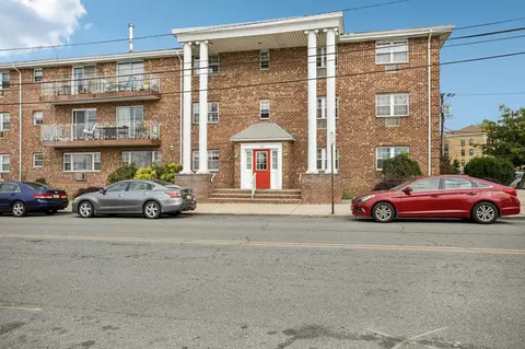 55 W 1st St #C6, Bayonne, NJ 07002