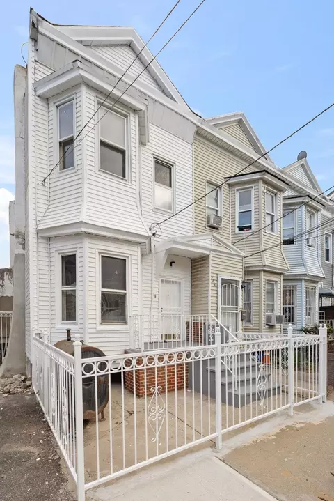 246 Clerk St, Jersey City, NJ 07304