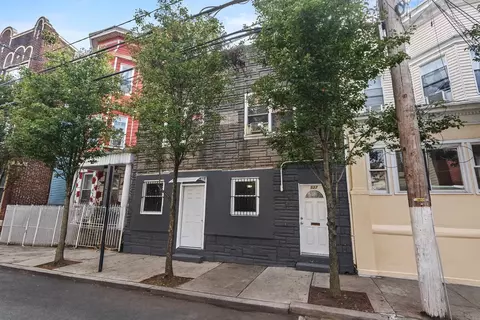 537 27th St, Union City, NJ 07087