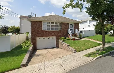 34 Elizabeth Ct, Secaucus, NJ 07094
