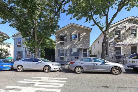 112 Astor Pl, Jersey City, NJ 07304