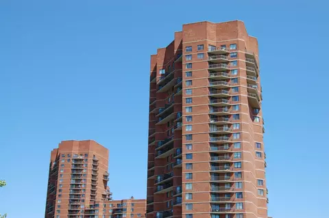 414 Harmon Cove Tower, Secaucus, NJ 07094