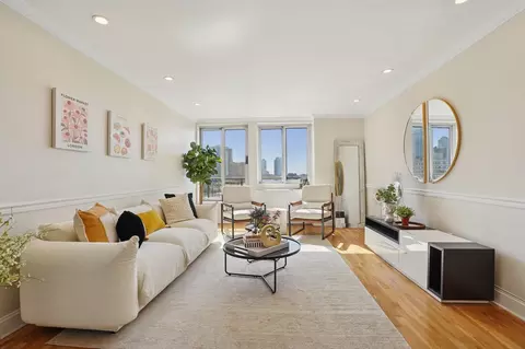205 10th St #8W, Jersey City, NJ 07302