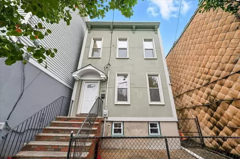 528 7th St, Union City, NJ 07087