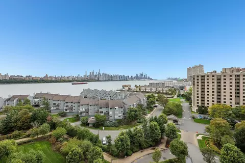 8100 River Rd #1111, North Bergen, NJ 07047