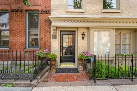 212 Warren St #3, Jersey City, NJ 07302