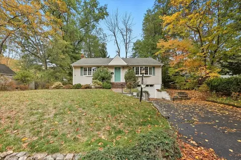 10 2nd St, Oakland, NJ 07436