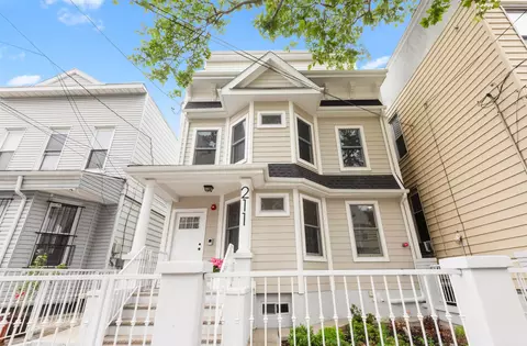 211 Summit Ave #3, Jersey City, NJ 07304