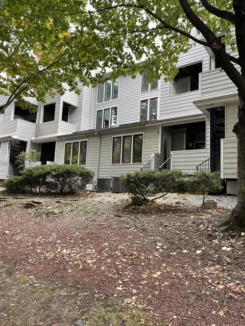 726 Mainsail Ln #MAINSAIL LANE, Secaucus, NJ 07094