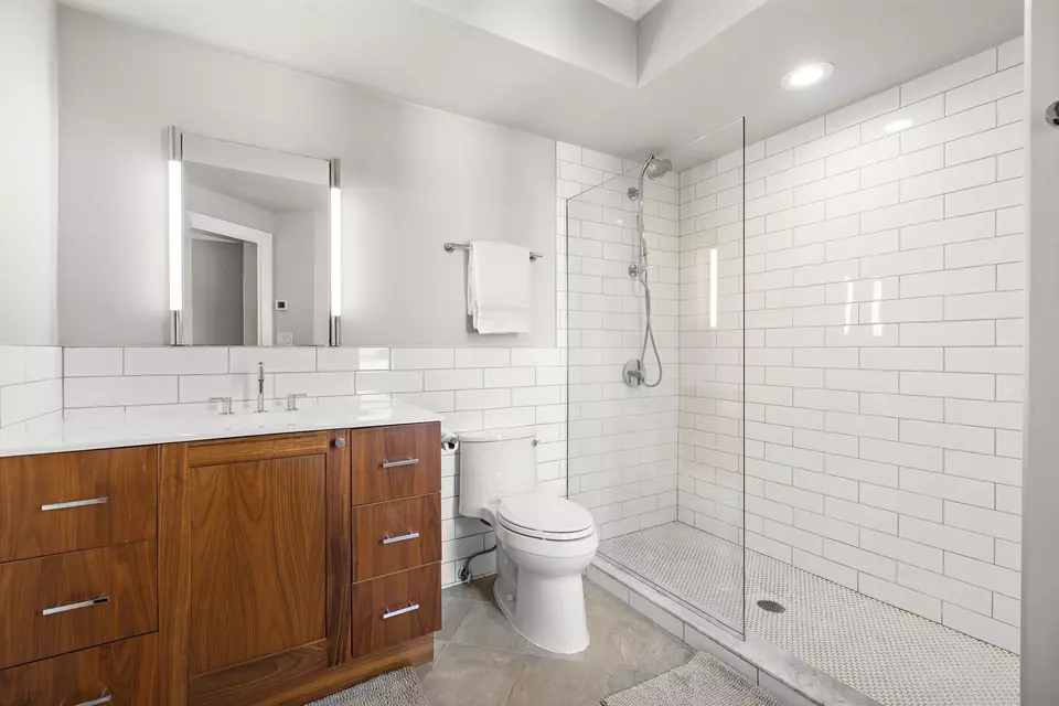 Bath - 600 Hudson St #5A, Hoboken, NJ 07030 photo 2 of 3