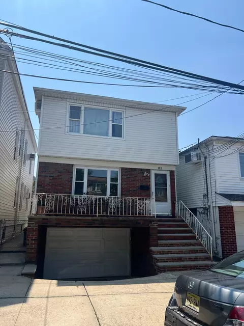 102 W 48th St, Bayonne, NJ 07002