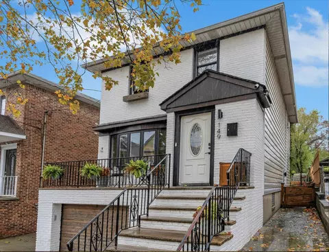 149 W 30th St, Bayonne, NJ 07002