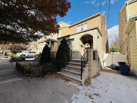 91 W 57th St, Bayonne, NJ 07002