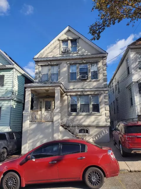 326 Stegman Pkwy, Jersey City, NJ 07305