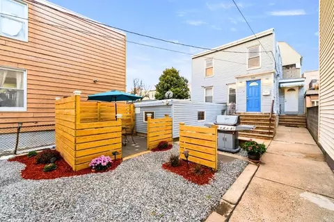 520 27th St, Union City, NJ 07087