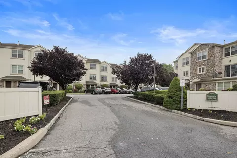 1625 Paterson Plank Rd #9, Secaucus, NJ 07094