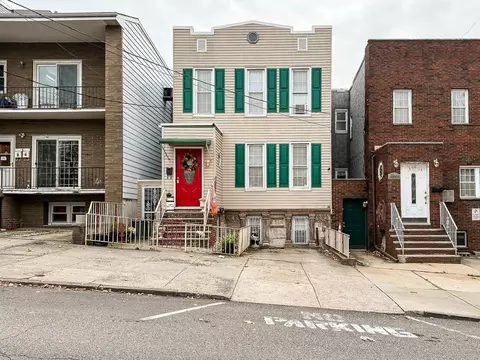 125 Poplar St, Jersey City, NJ 07307