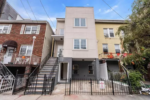 414 6th St, Union City, NJ 07087