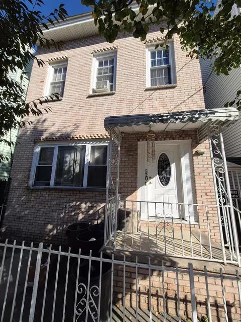 520 42nd St, Union City, NJ 07087