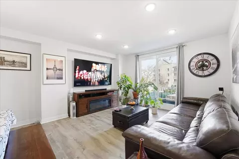 101 Shearwater Ct E #28, Jersey City, NJ 07305
