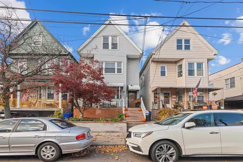 81 Humphrey Ave, Bayonne, NJ 07002