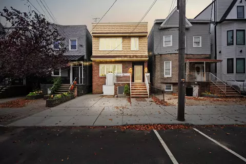 215 Jane St, Weehawken, NJ 07086