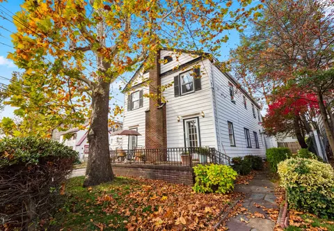 7 Roosevelt Ter, Bayonne, NJ 07002