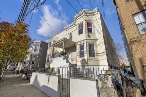 122 18th St, Union City, NJ 07087