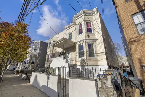 122 18th St, Union City, NJ 07087