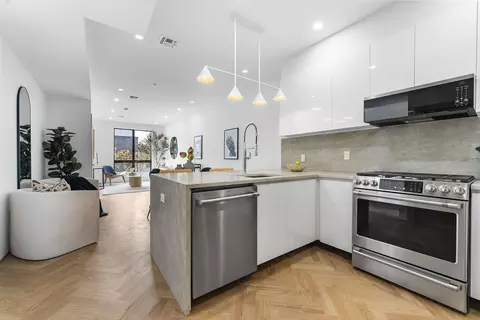 392 1st St #3, Jersey City, NJ 07302