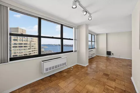 7002 Blvd E #42B, Guttenberg, NJ 07093