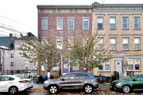 345 7th St #3R, Jersey City, NJ 07302