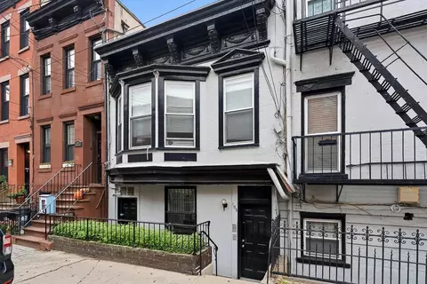 165 7th St #2E, Hoboken, NJ 07030