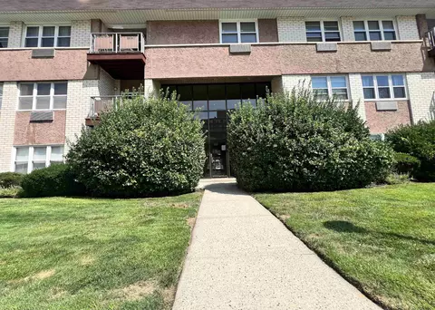 1111 River Rd #D5, Edgewater, NJ 07020 photo 2