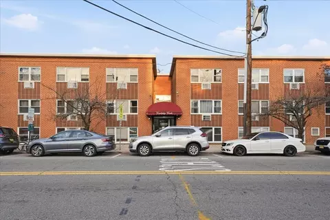 120 32nd St #2N, Union City, NJ 07087