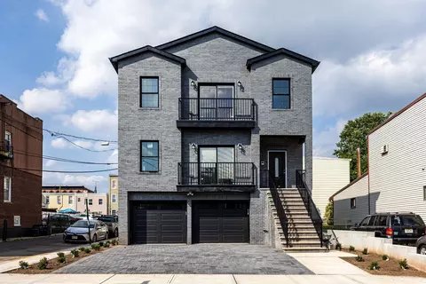 41 E 16th St, Bayonne, NJ 07002