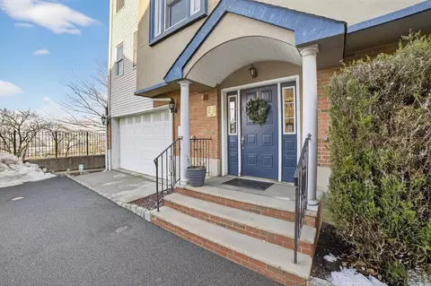 620 38th St #402, Union City, NJ 07087