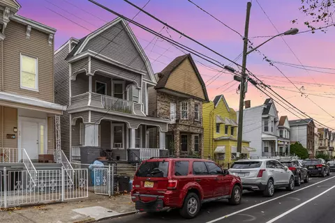 107 Bidwell Ave, Jersey City, NJ 07305