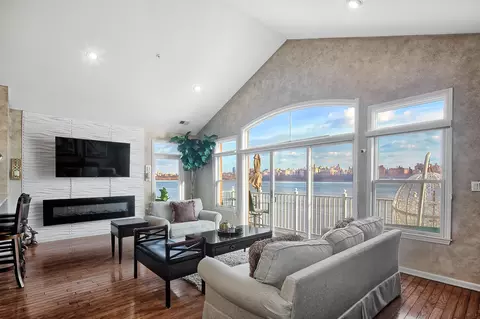 48 Lydia Dr, Guttenberg, NJ 07093