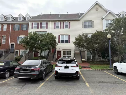 165 Cottonwood St, Jersey City, NJ 07305