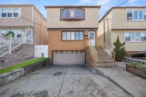 156 W 21st St, Bayonne, NJ 07002