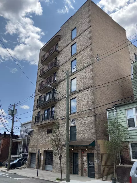 315 7th St #503, Union City, NJ 07087
